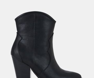HORSE BLACK 2 .jpg 1 – Dresses that Women Can Wear with Heeled Cowboy Boots – The Digital Boy